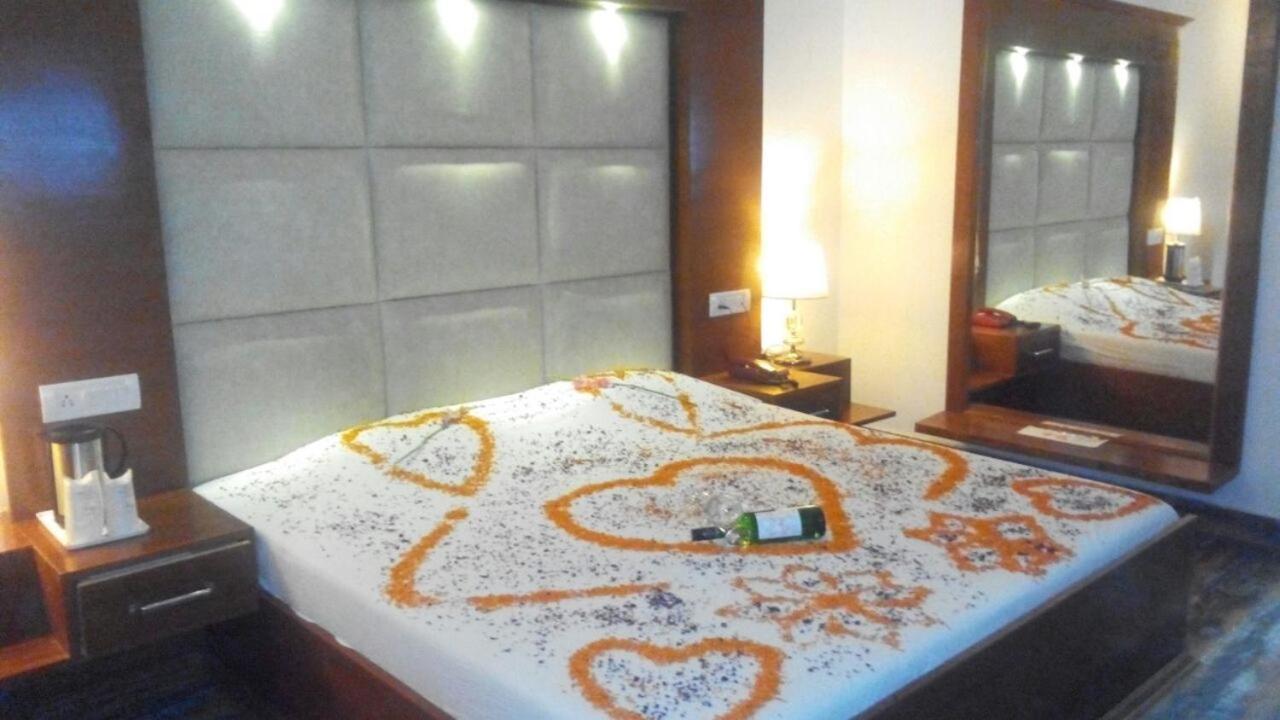 Himalayan Nomad Cottage, Manali ! All 2 Bedroom Independent Cottages ! Personal Lawn Every Cottage ! Parking ! Scenic Mountains View ! Spacious Rooms ! Zewnętrze zdjęcie